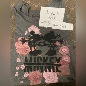 Torrid Mickey and Minnie Mouse size 5 sweater. Great condition used once.